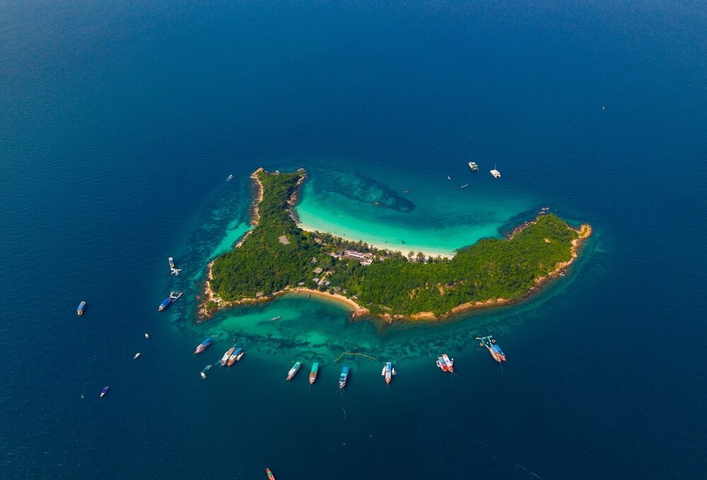 Travel,Landscape,Of,Paradise,Thai,Beach,With,Boat.,Beautiful,Island