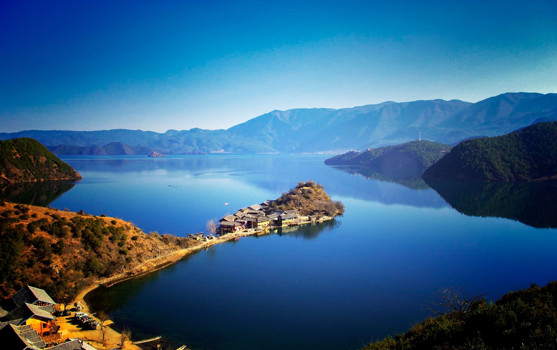 Lugu_Lake_Yunnan_China