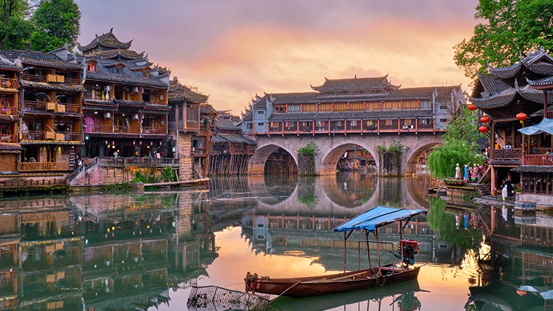 fenghuang-ancient-town-hong-brid