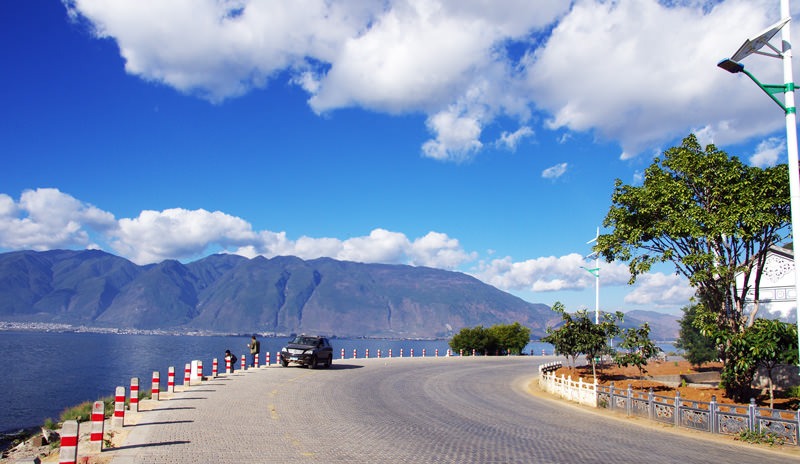 road-along-erhai-lake_18611